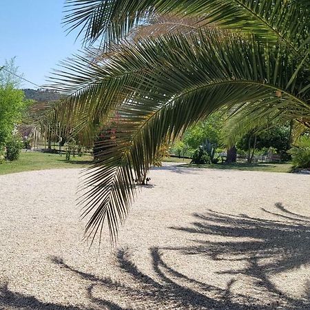 Mas Des Gardies Saint-Julien-de-Peyrolas ภายนอก รูปภาพ