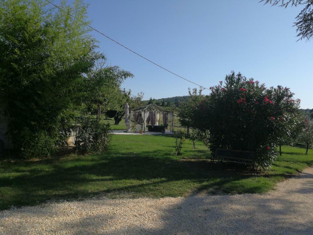 Mas Des Gardies Saint-Julien-de-Peyrolas ภายนอก รูปภาพ