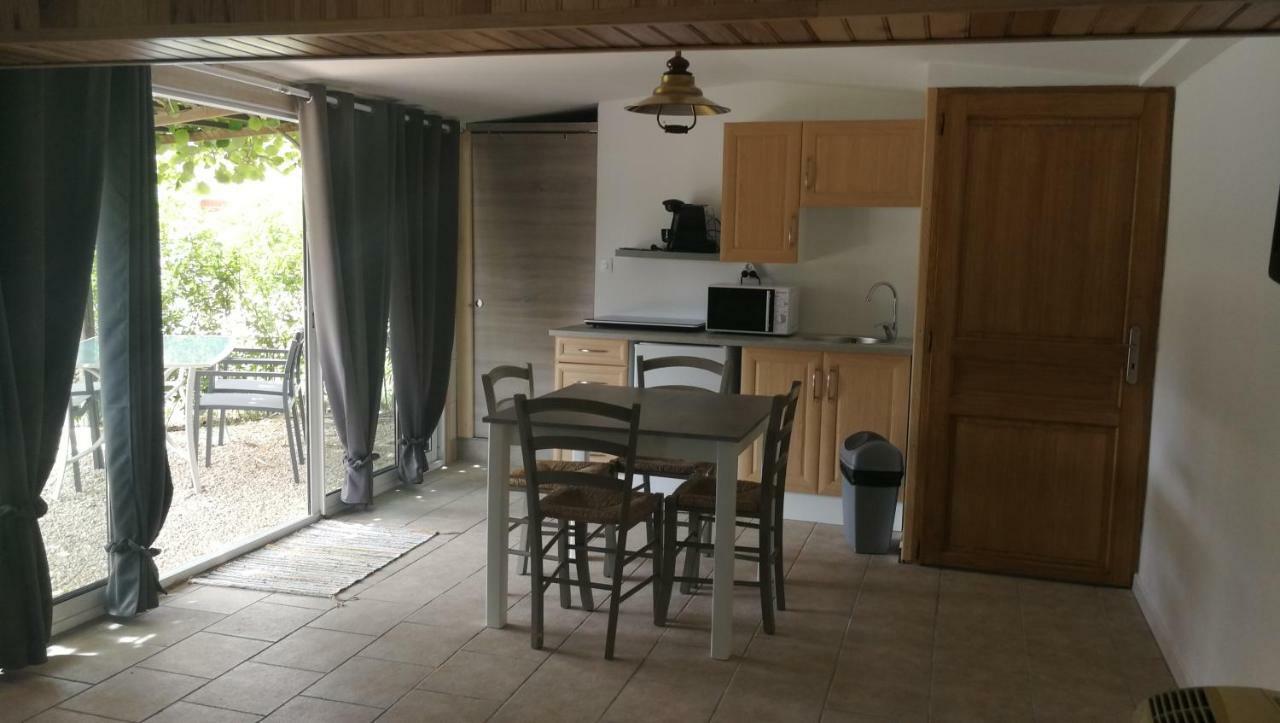 Mas Des Gardies Saint-Julien-de-Peyrolas ภายนอก รูปภาพ